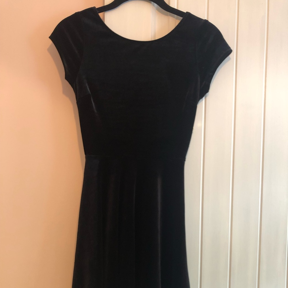 VELVET short sleeve black dress!